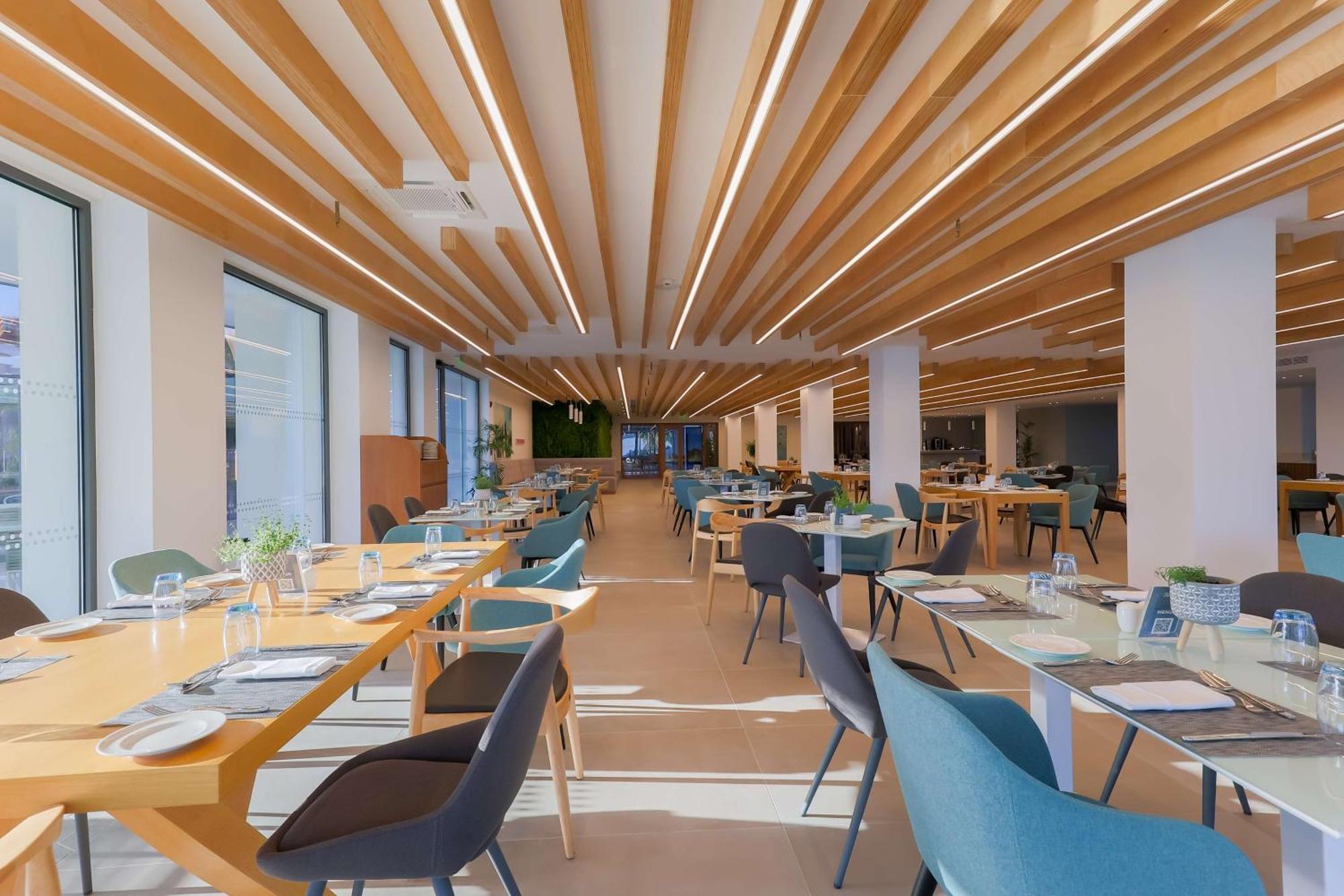 Radisson Beach Resort Lárnaka Eksteriør bilde